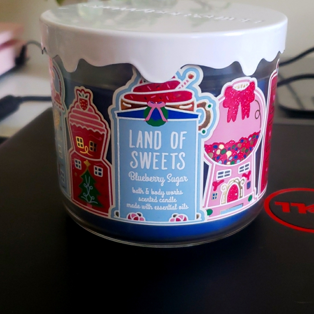 Bath and Body Works 3 Wick Candle 14.5 oz Blueberry Sugar